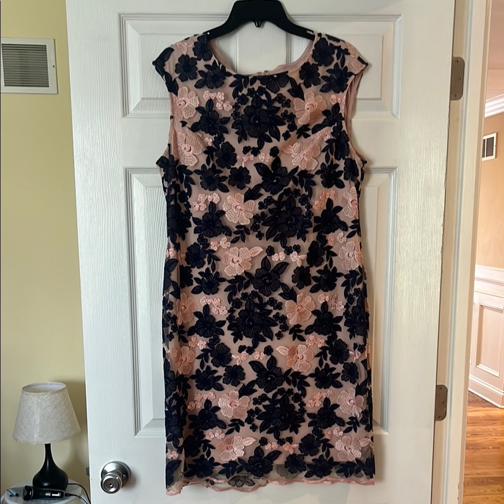 Elegant Floral Lace Dress in Pink and Navy